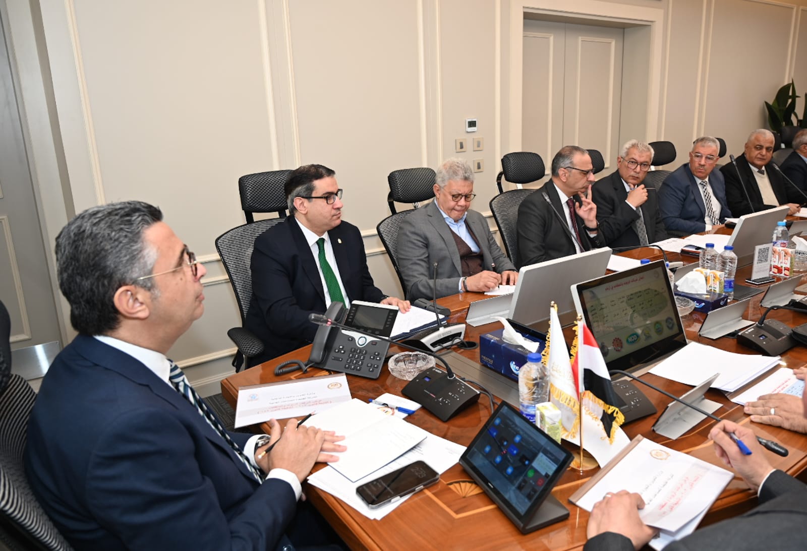 وزير التموين يجتمع برؤساء مجالس إدارات شركات الزيوت