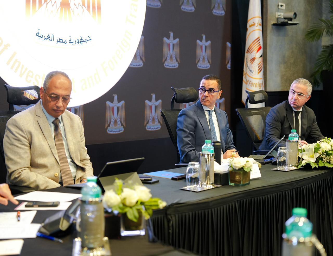 وزير الاستثمار يلتقي اعضاء اتحاد المستثمرين 