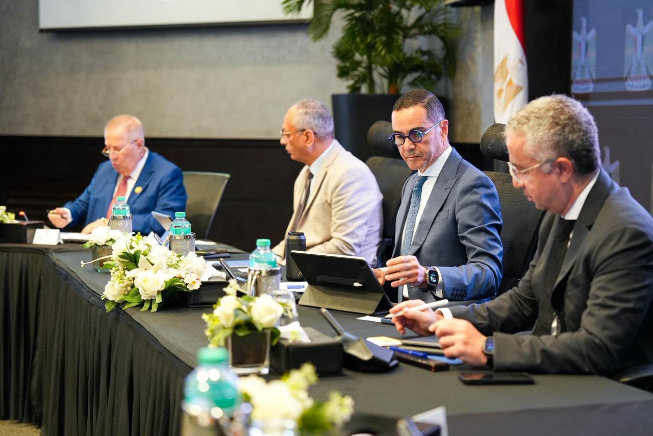 وزير الاستثمار يلتقي اعضاء اتحاد المستثمرين 