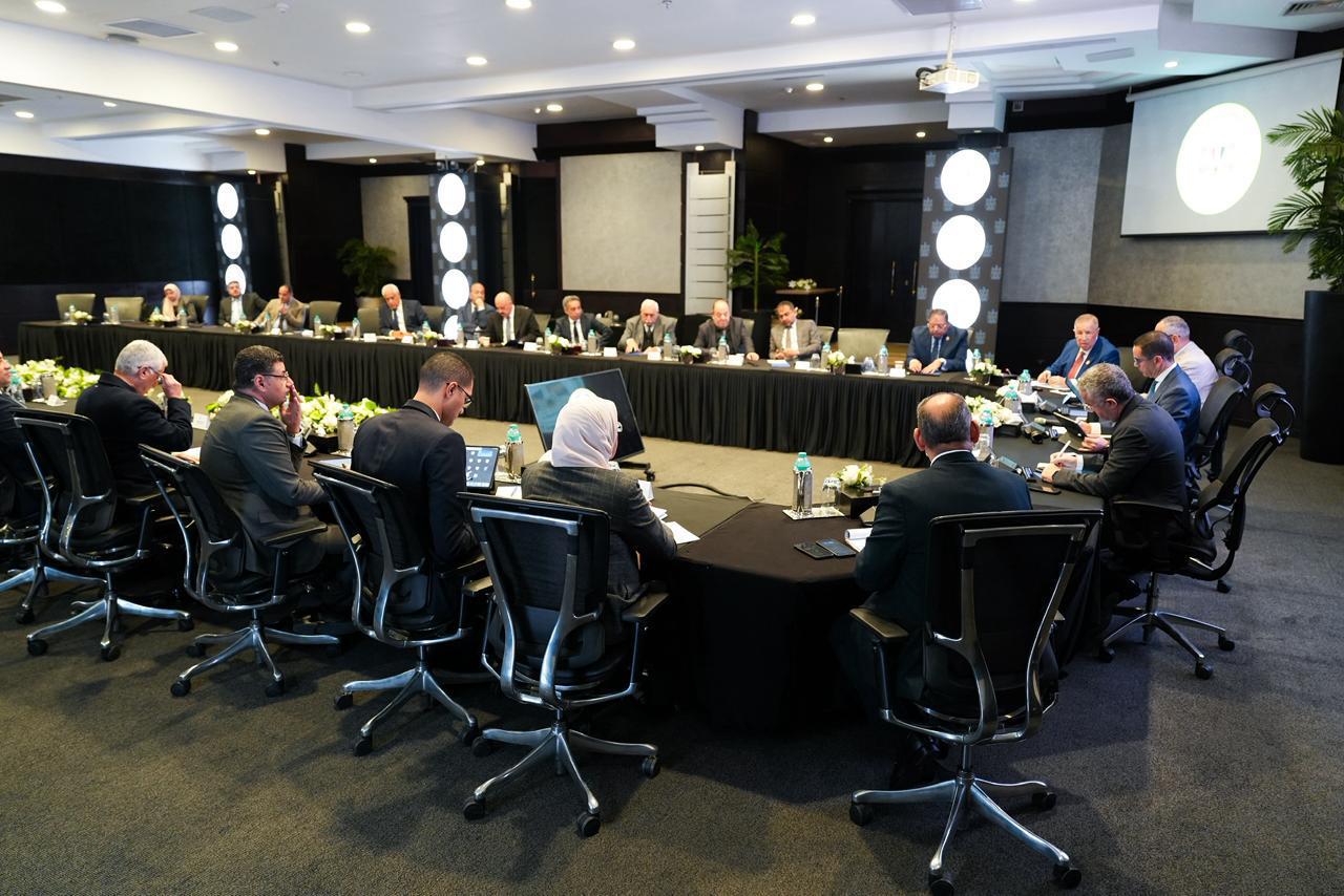 وزير الاستثمار يلتقي اعضاء اتحاد المستثمرين 