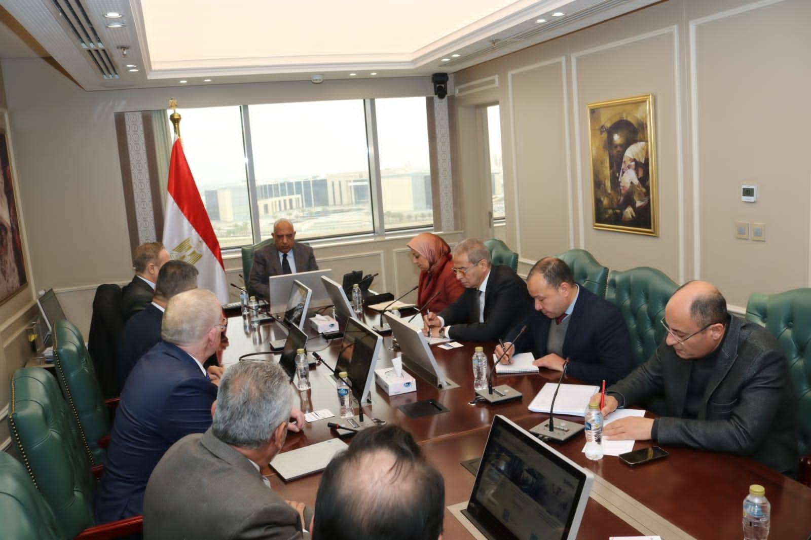 وزير الكهرباء يجتمع مع المدير الإقليمي لشركة أكوا باور