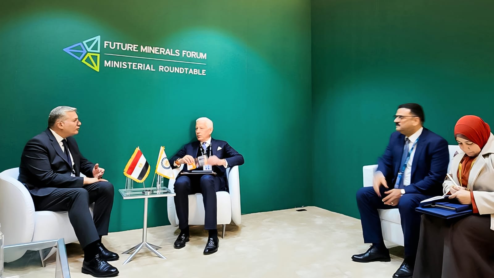 وزير البترول يجتمع مع رئيس ريو تينتو العالمية