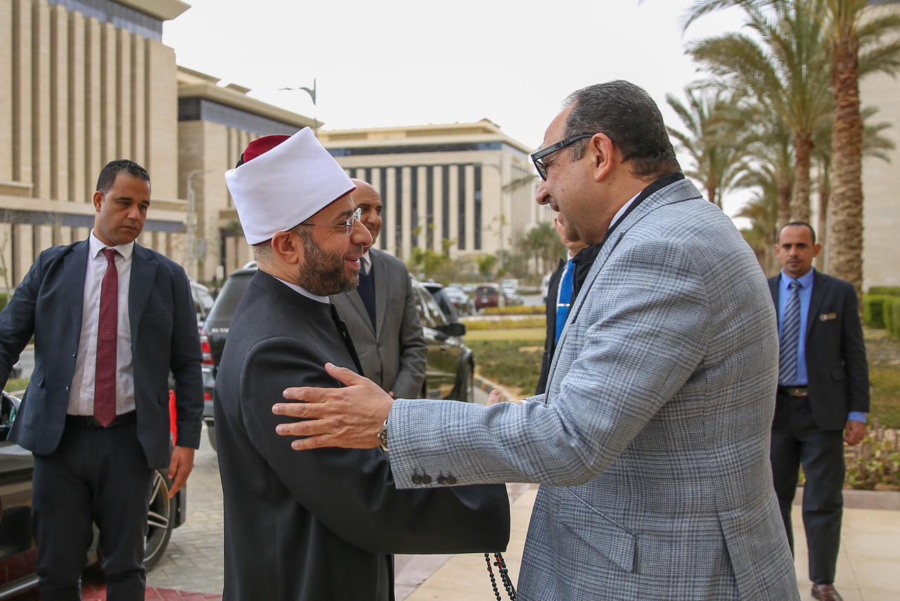 وزير قطاع الأعمال العام يستقبل وزير الأوقاف