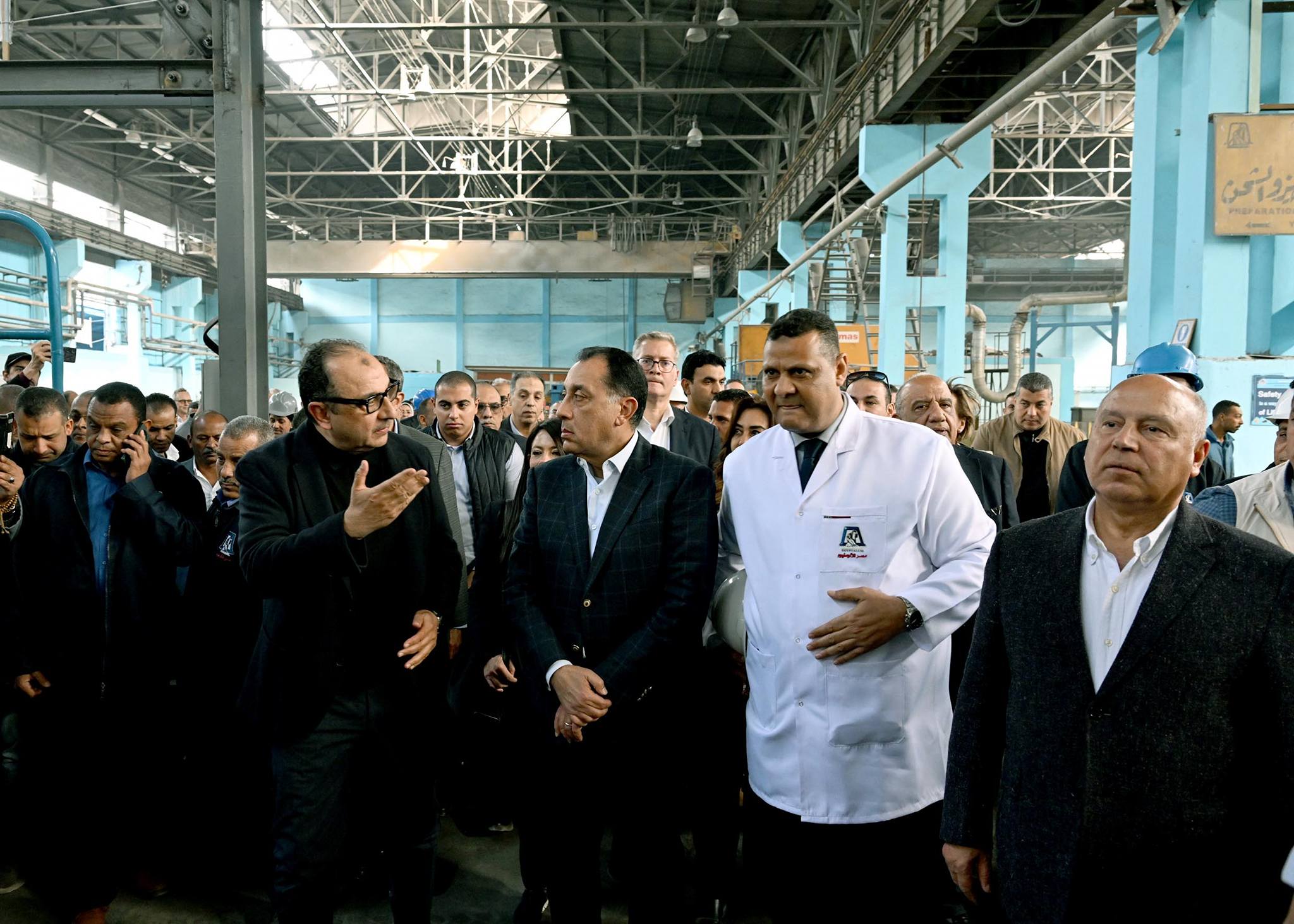 مدبولي يتفقد خط الإنتاج الجديد للسلك بشركة مصر للألومنيوم 