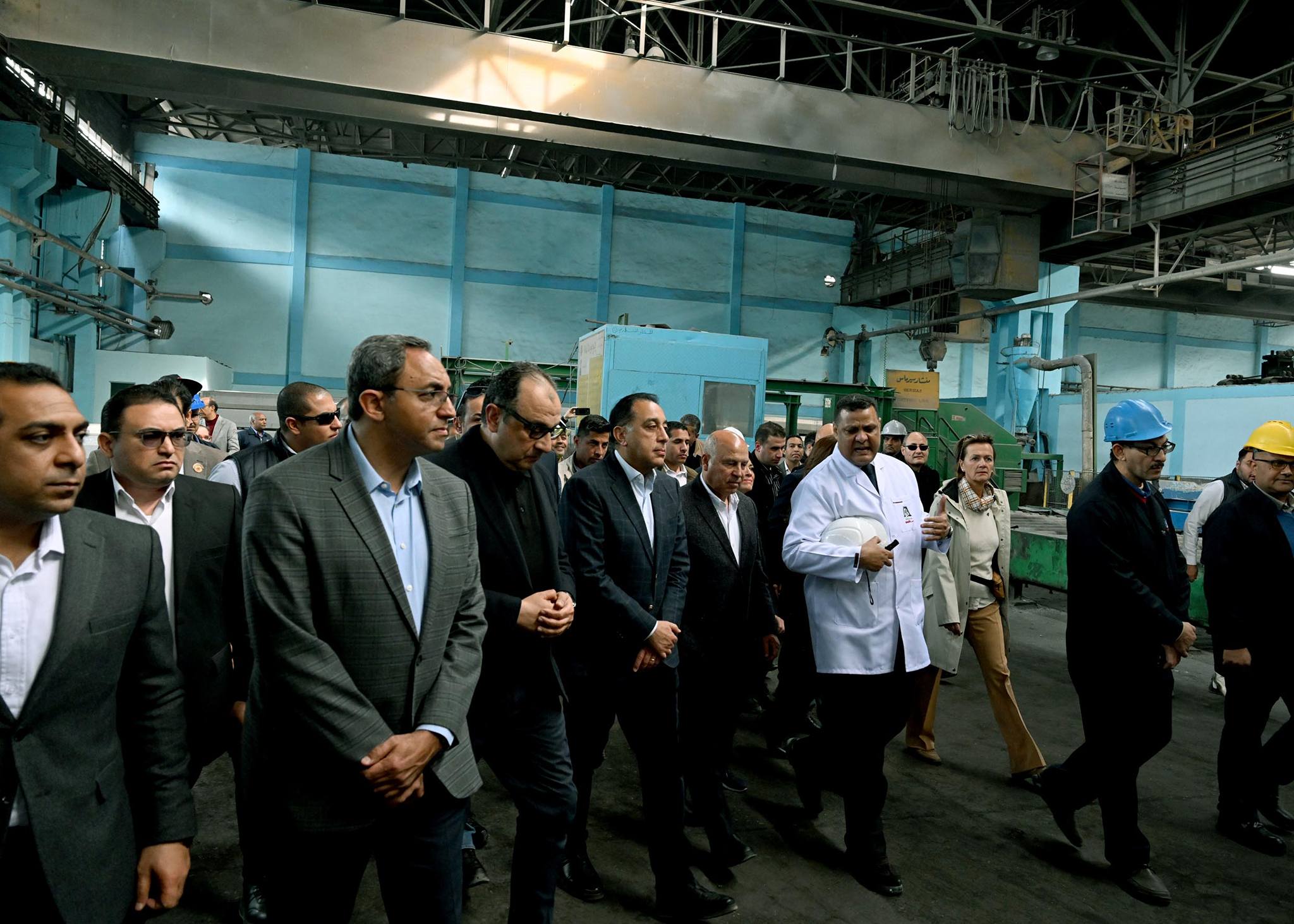 مدبولي يتفقد خط الإنتاج الجديد للسلك بشركة مصر للألومنيوم 