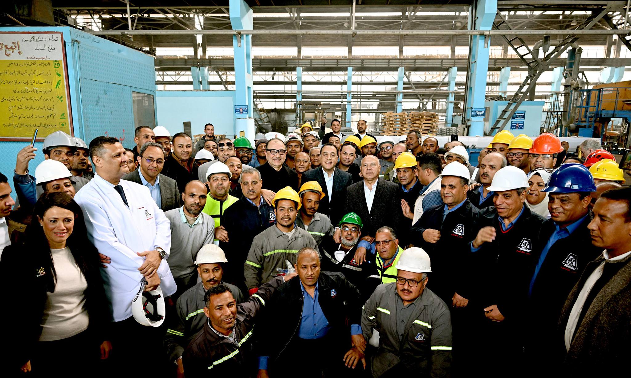مدبولي يتفقد خط الإنتاج الجديد للسلك بشركة مصر للألومنيوم 
