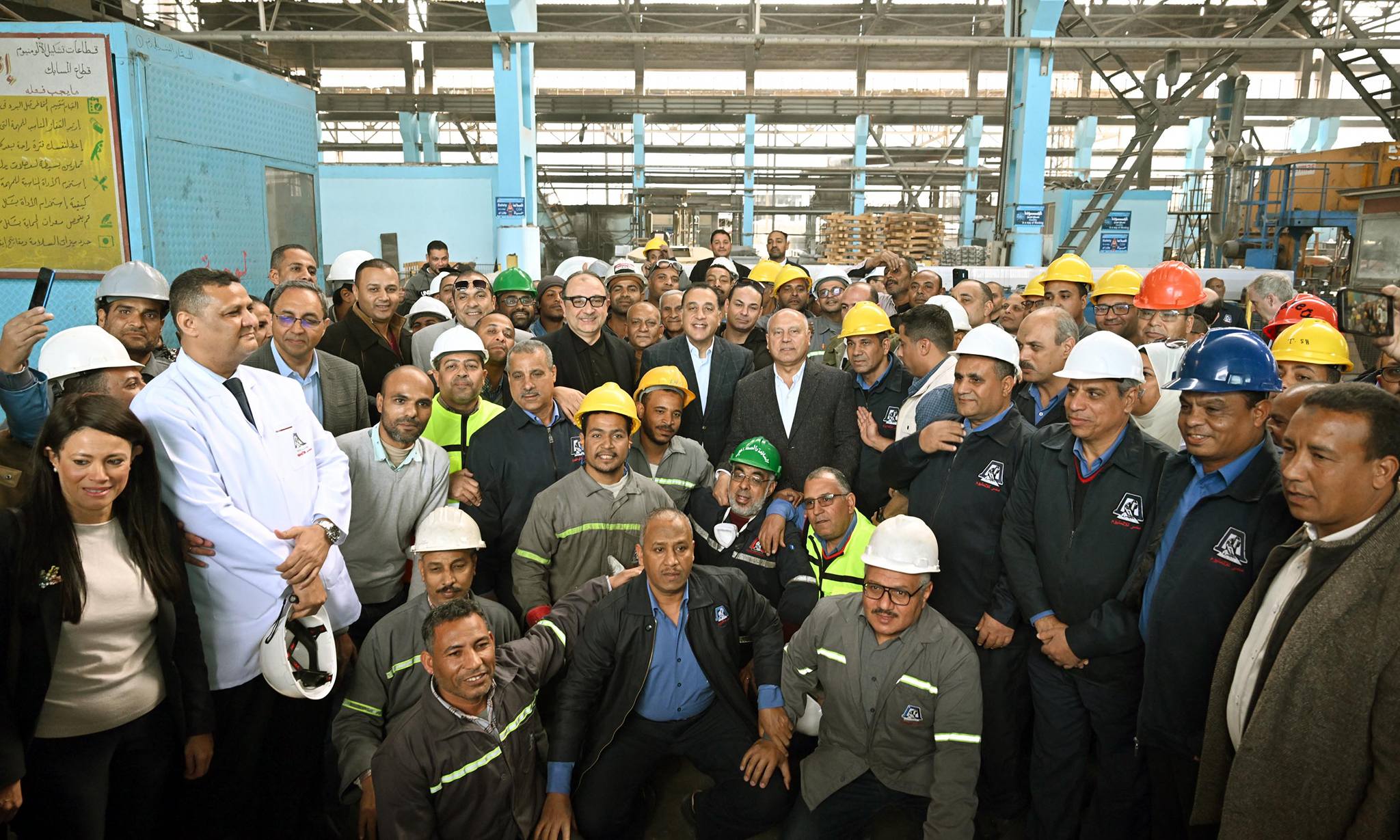 مدبولي يتفقد خط الإنتاج الجديد للسلك بشركة مصر للألومنيوم 