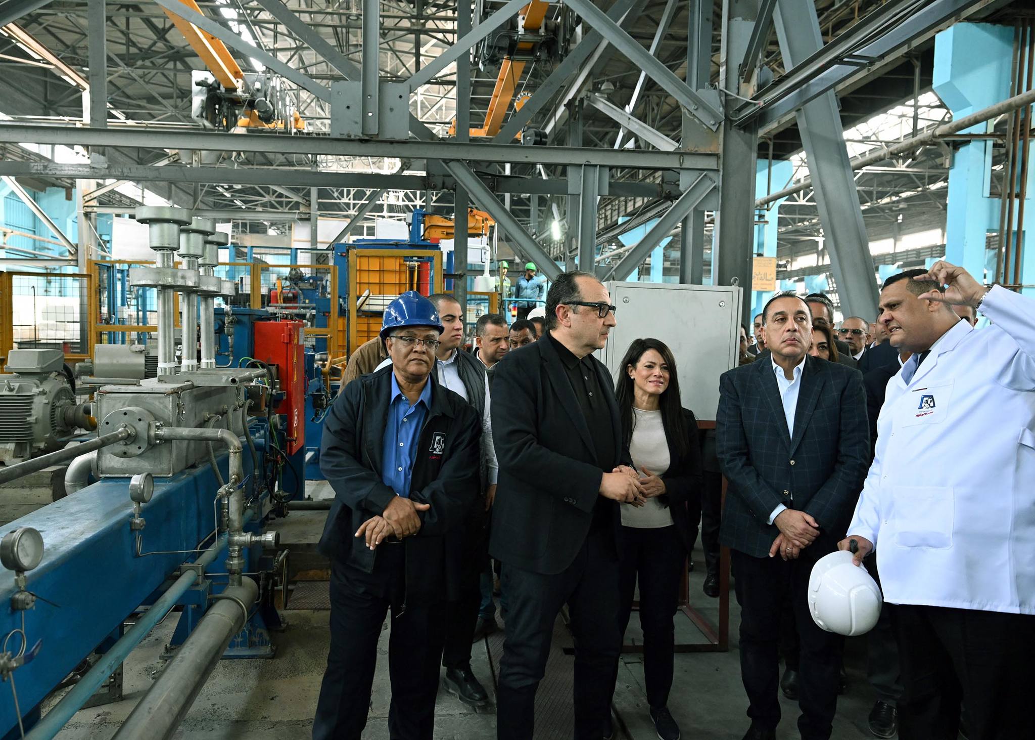 مدبولي يتفقد خط الإنتاج الجديد للسلك بشركة مصر للألومنيوم 