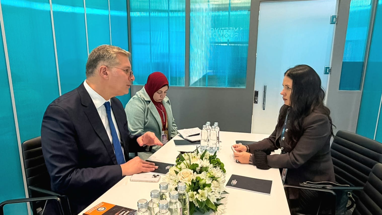 المهندس كريم بدوي يجتمع مع كلاوديا كوزلوفسكا