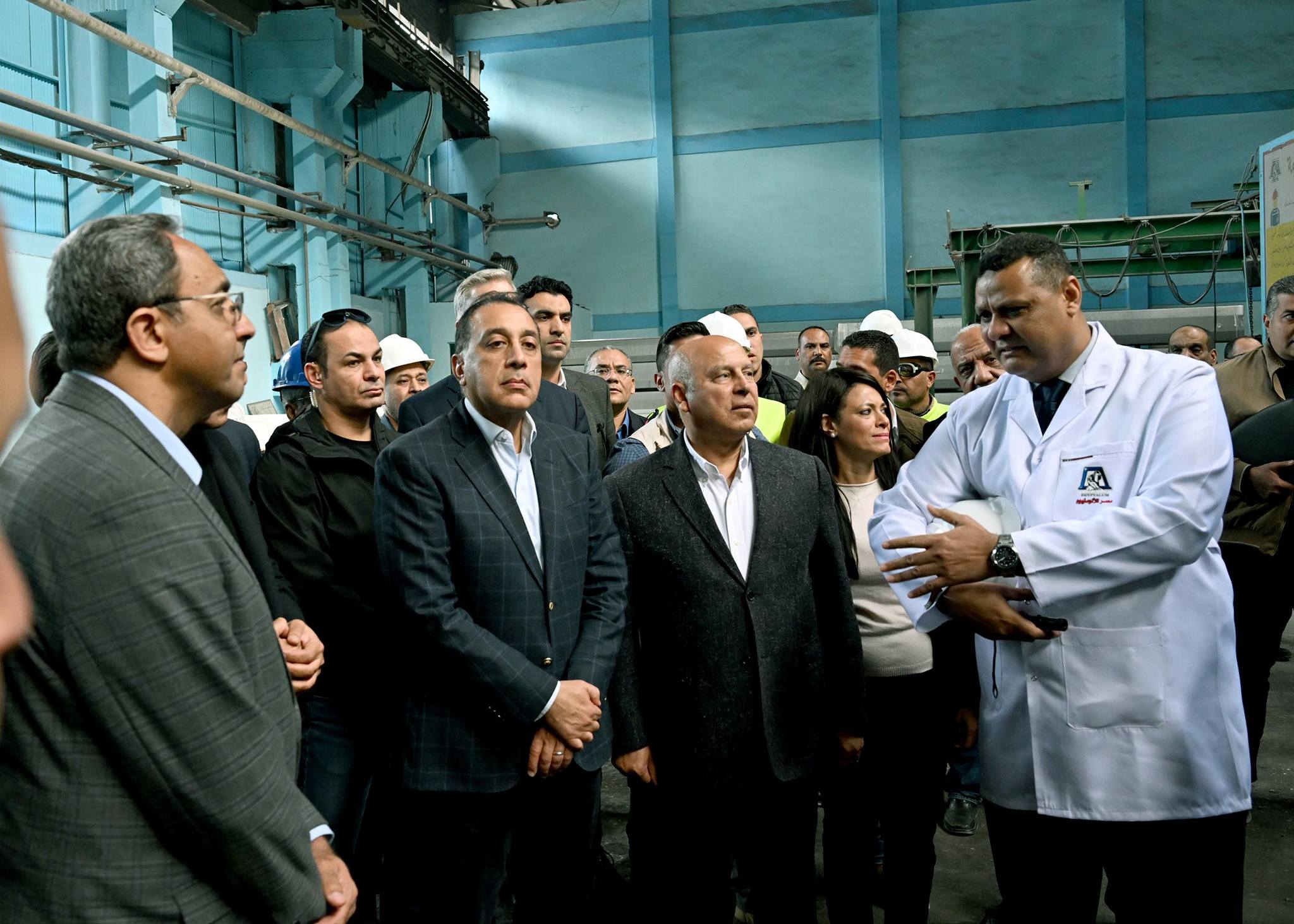 مدبولي يتفقد خط الإنتاج الجديد للسلك بشركة مصر للألومنيوم 