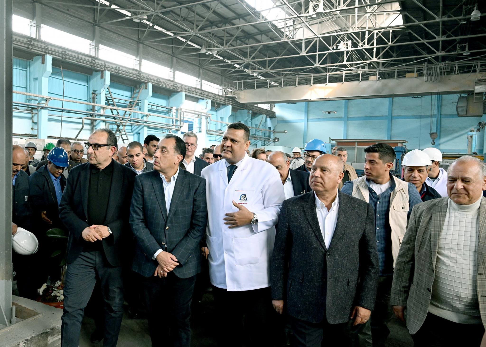 مدبولي يتفقد خط الإنتاج الجديد للسلك بشركة مصر للألومنيوم 