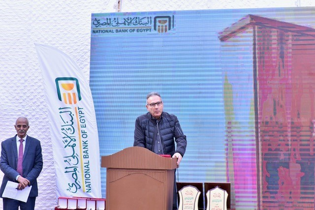 البنك الأهلي المصري يسلم عددا من البيوت والمشروعات الصغيرة للمستفيدين بمحافظة أسوان