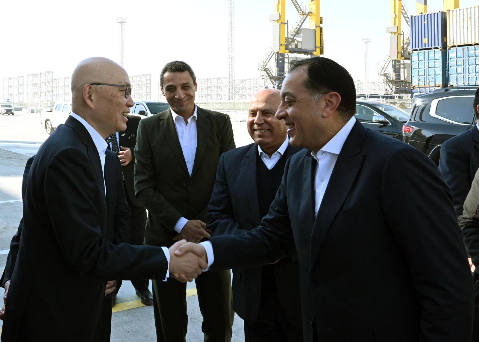 مدبولي يشهد بدء التشغيل التجارى لمحطة البحر الأحمر لتداول الحاويات