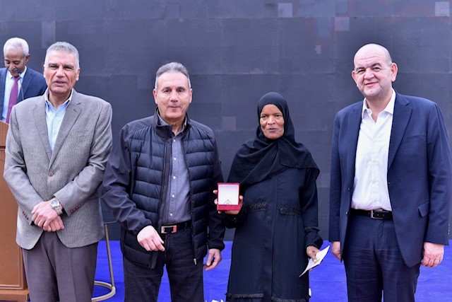 البنك الأهلي المصري يسلم عددا من البيوت والمشروعات الصغيرة للمستفيدين بمحافظة أسوان