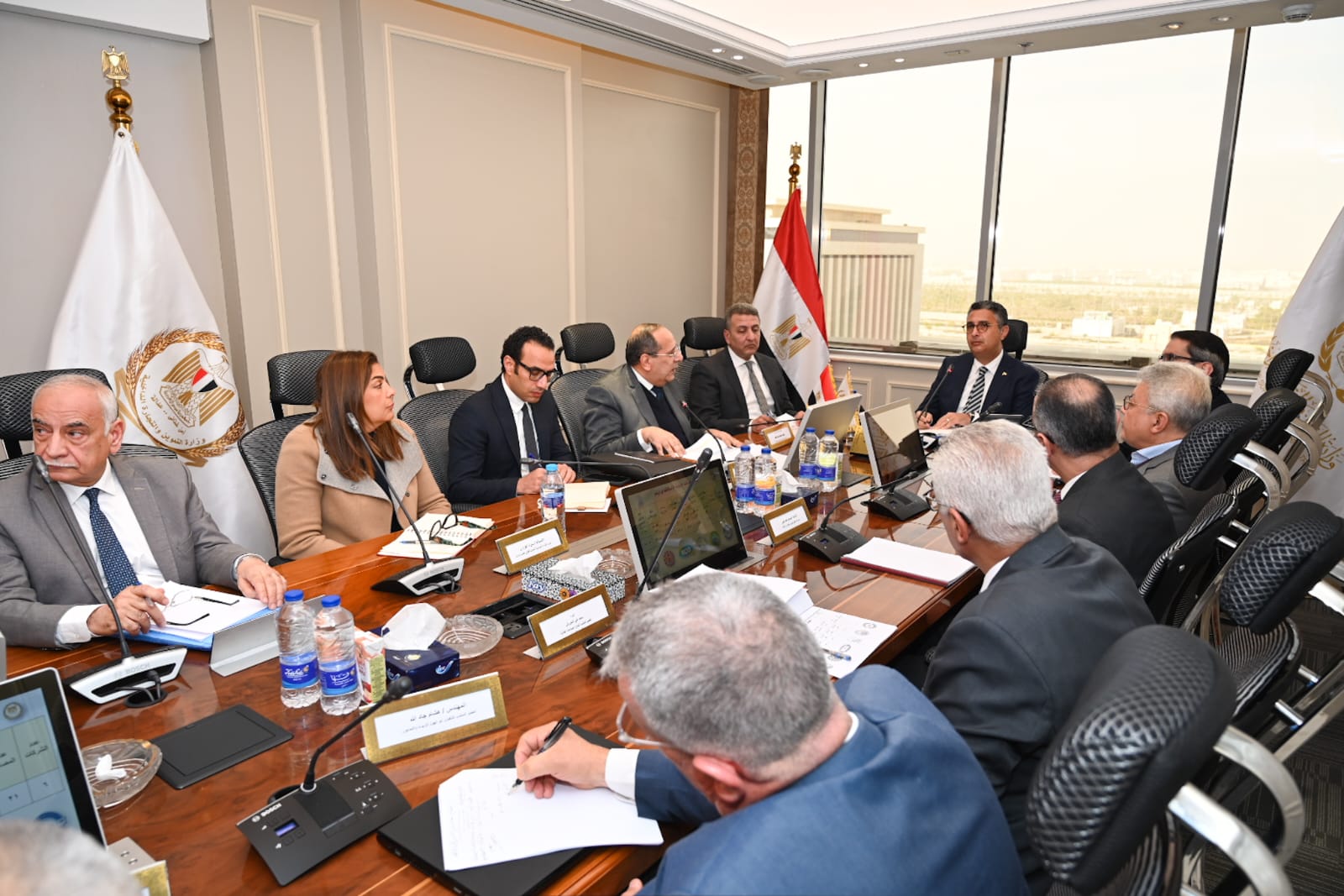 وزير التموين يجتمع برؤساء مجالس إدارات شركات الزيوت