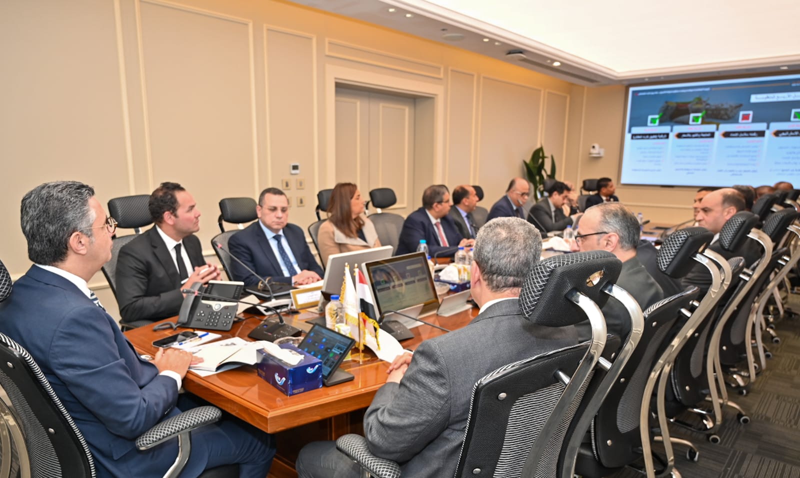 الدكتور شريف فاروق يجتمع مع الدكتور أسامة الجوهري