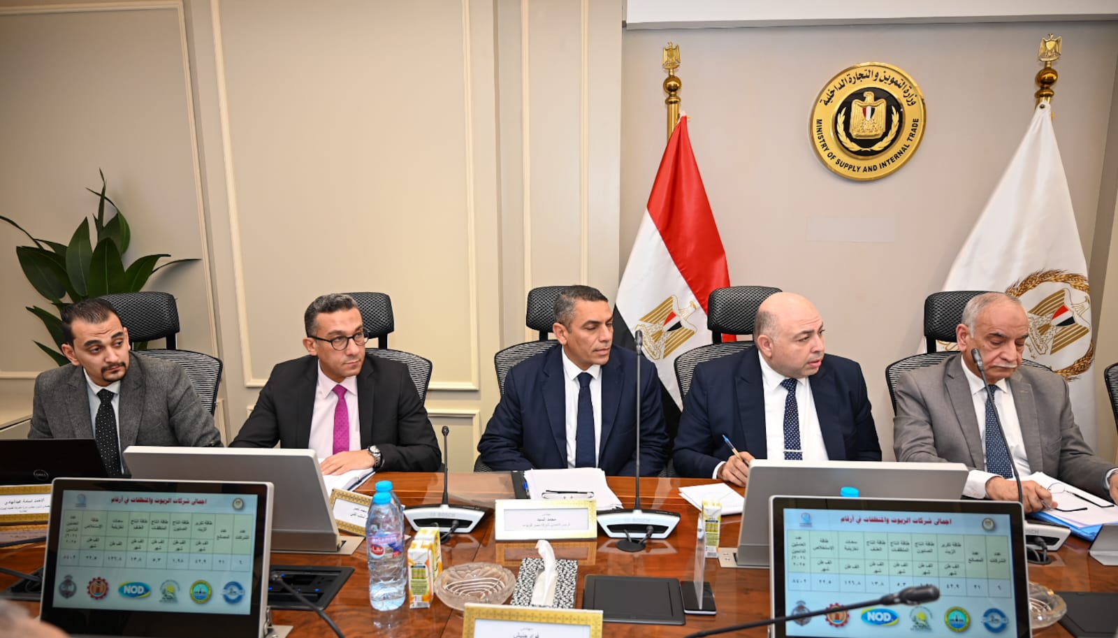 وزير التموين يجتمع برؤساء مجالس إدارات شركات الزيوت