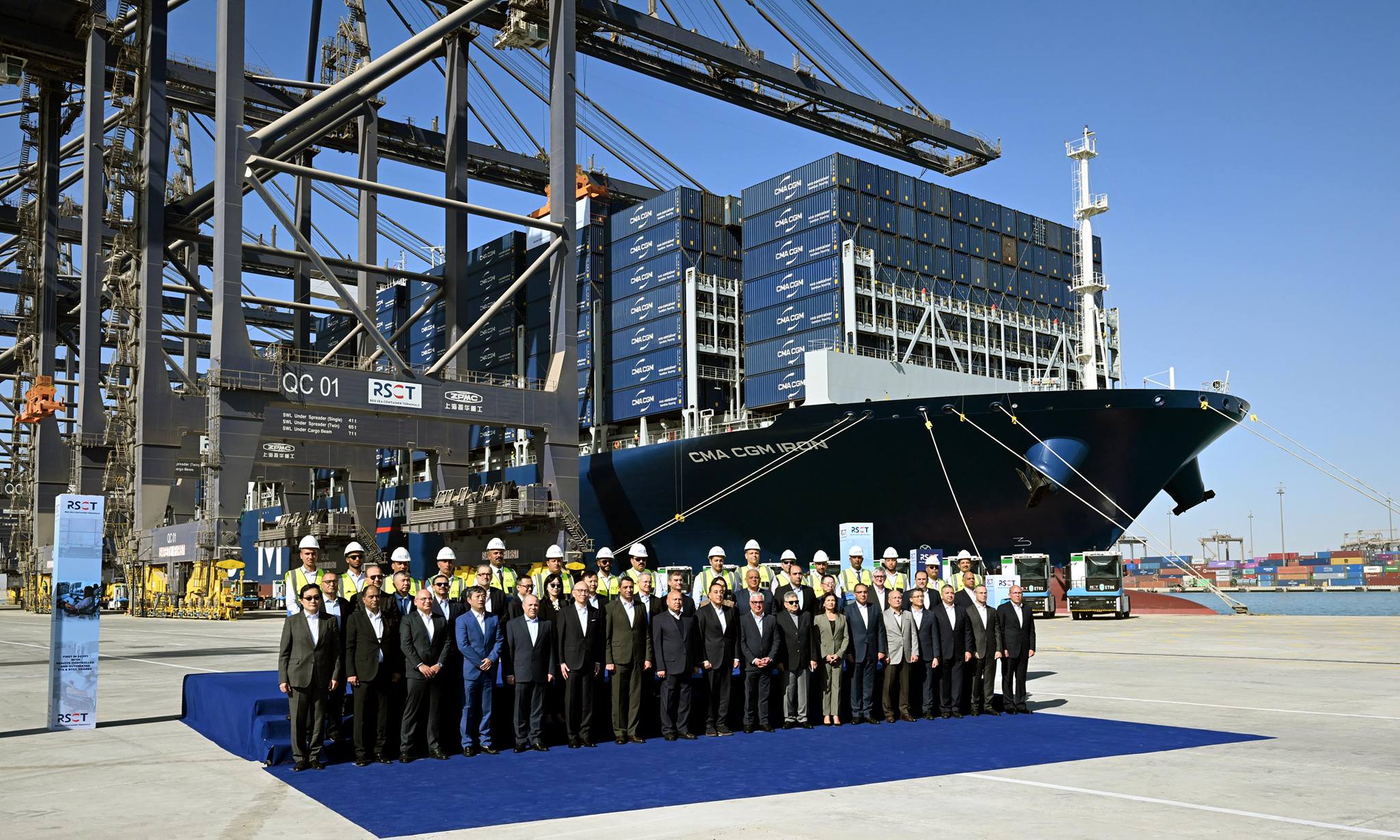 رئيس الوزراء يتفقد محطة البحر الأحمر لتداول الحاويات