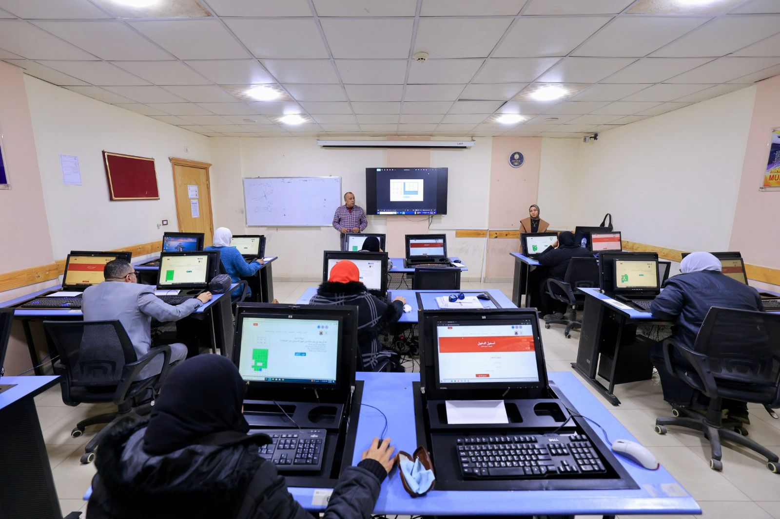 وزيرة التضامن تتابع إجراء الاختبارات التحريرية الإلكترونية لاختيار مشرفي حج الجمعيات الأهلية