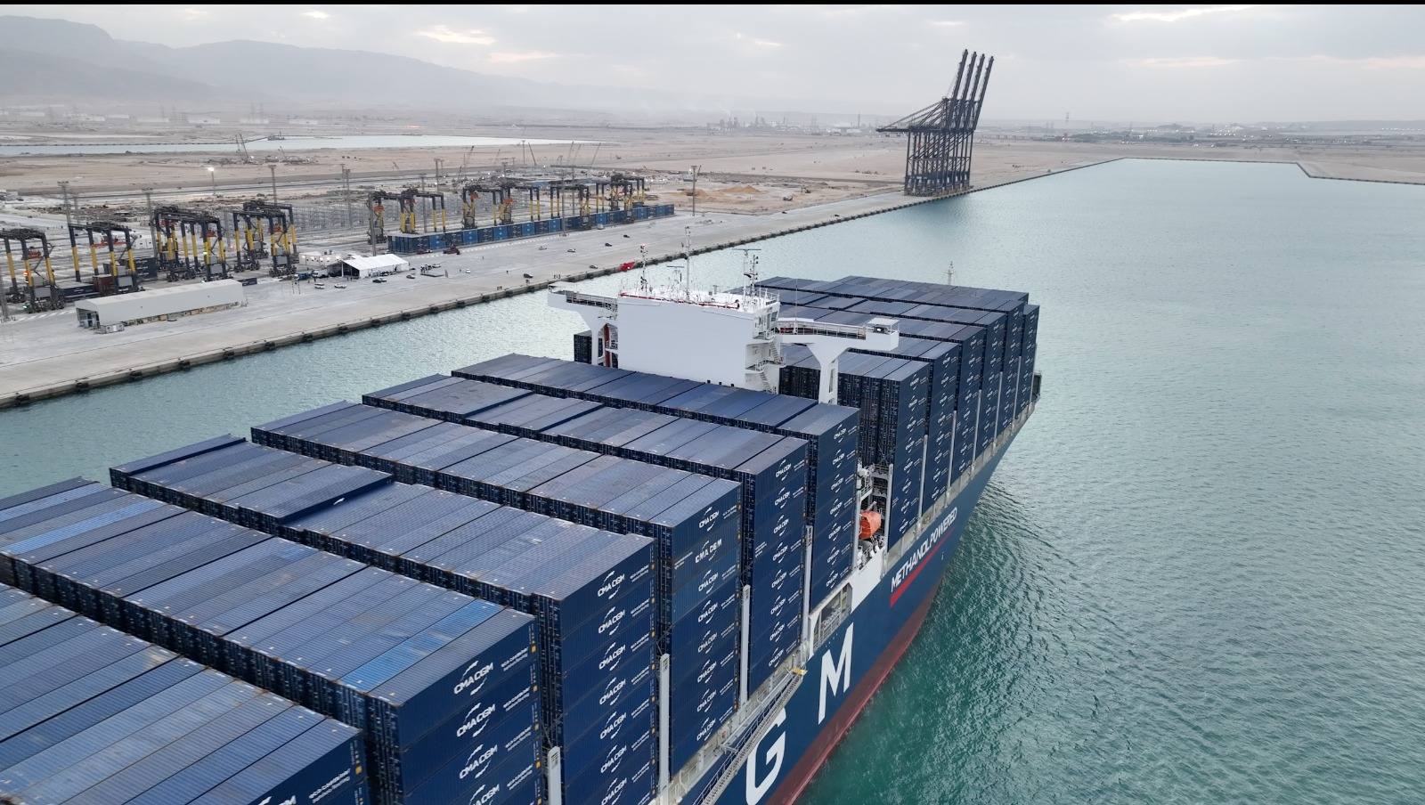 رئيس الوزراء يتفقد محطة البحر الأحمر لتداول الحاويات