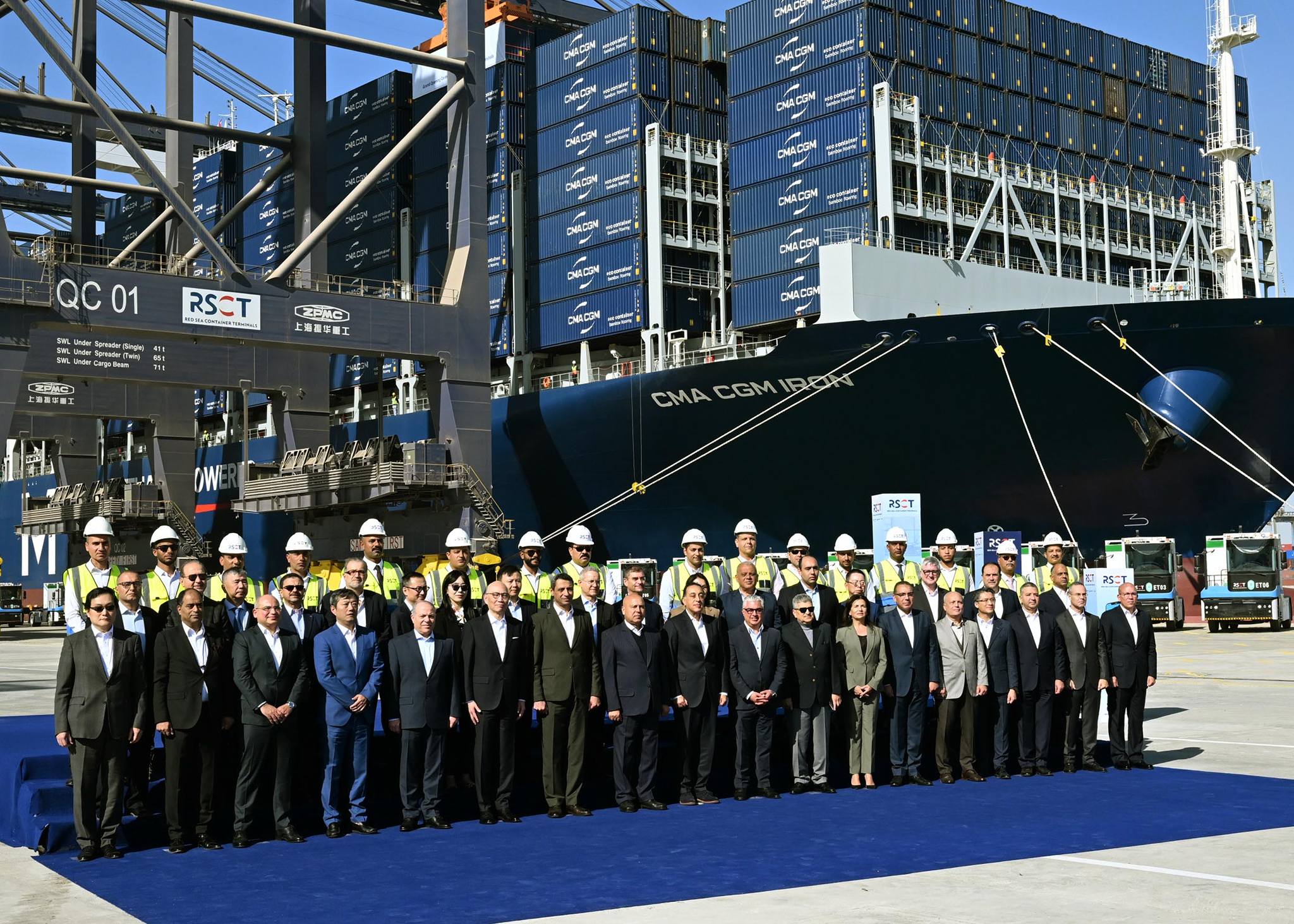 رئيس الوزراء يتفقد محطة البحر الأحمر لتداول الحاويات