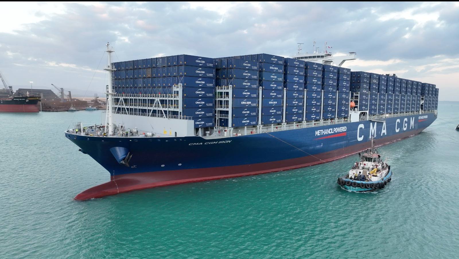 رئيس الوزراء يتفقد محطة البحر الأحمر لتداول الحاويات