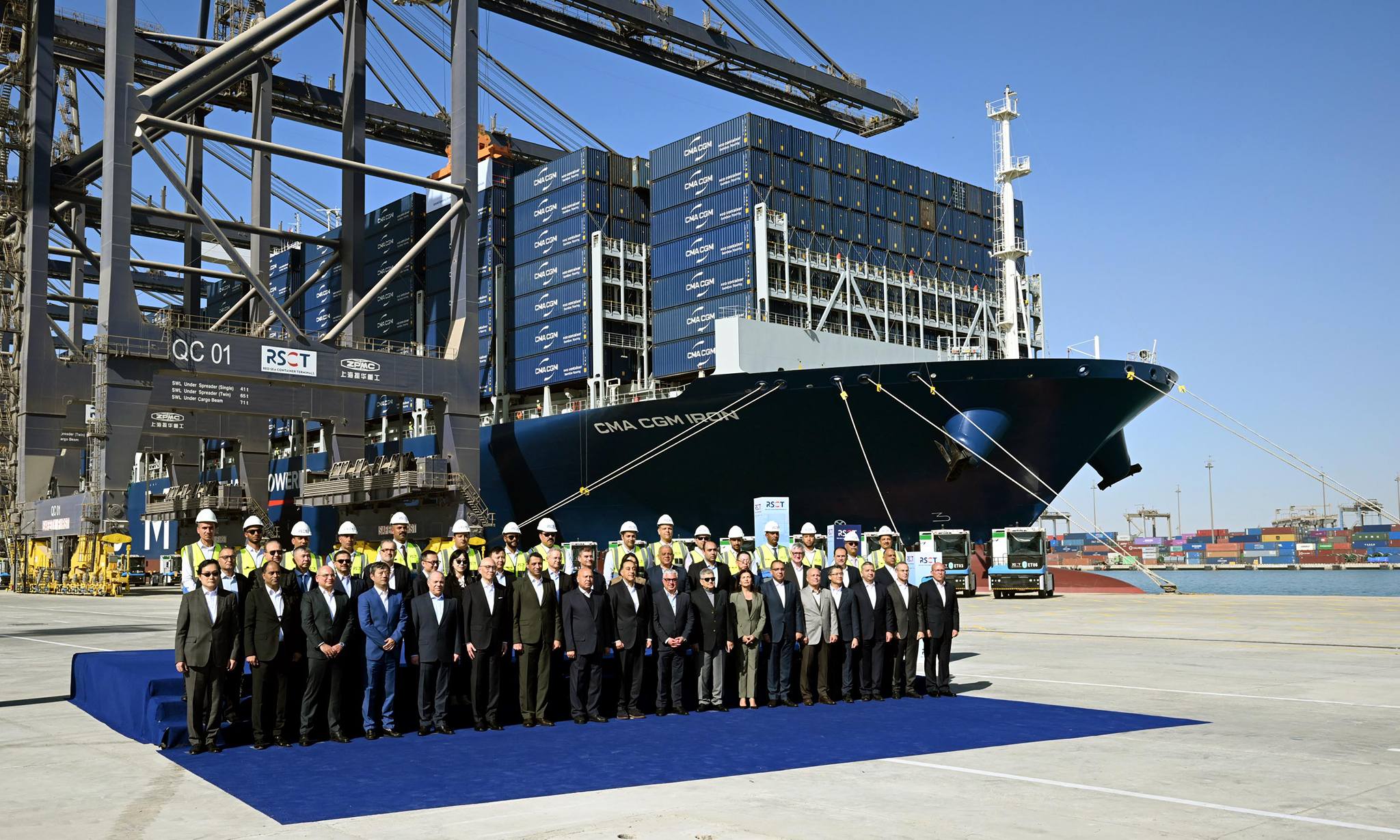 رئيس الوزراء يتفقد محطة البحر الأحمر لتداول الحاويات