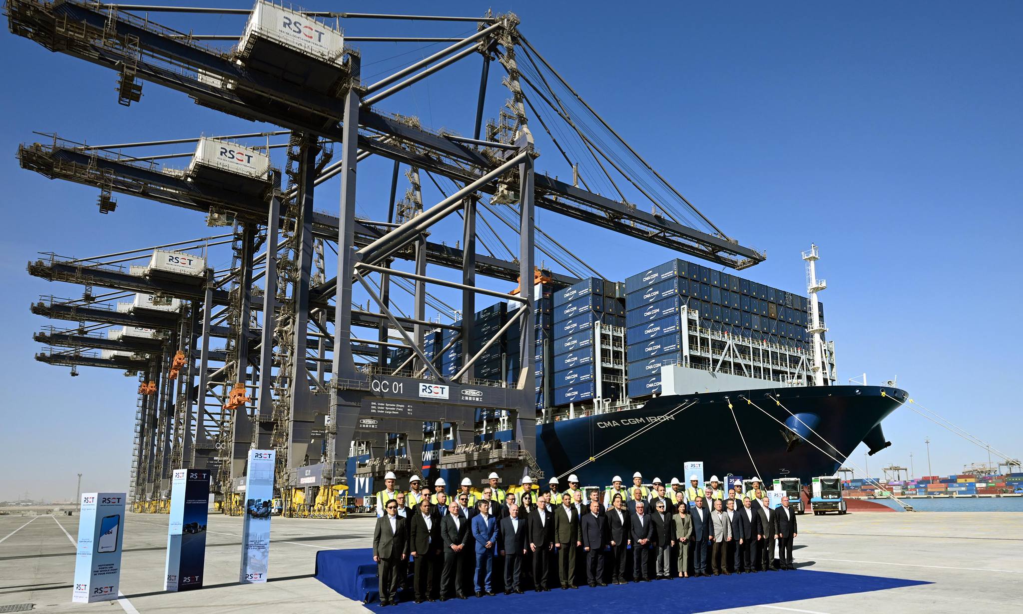 رئيس الوزراء يتفقد محطة البحر الأحمر لتداول الحاويات