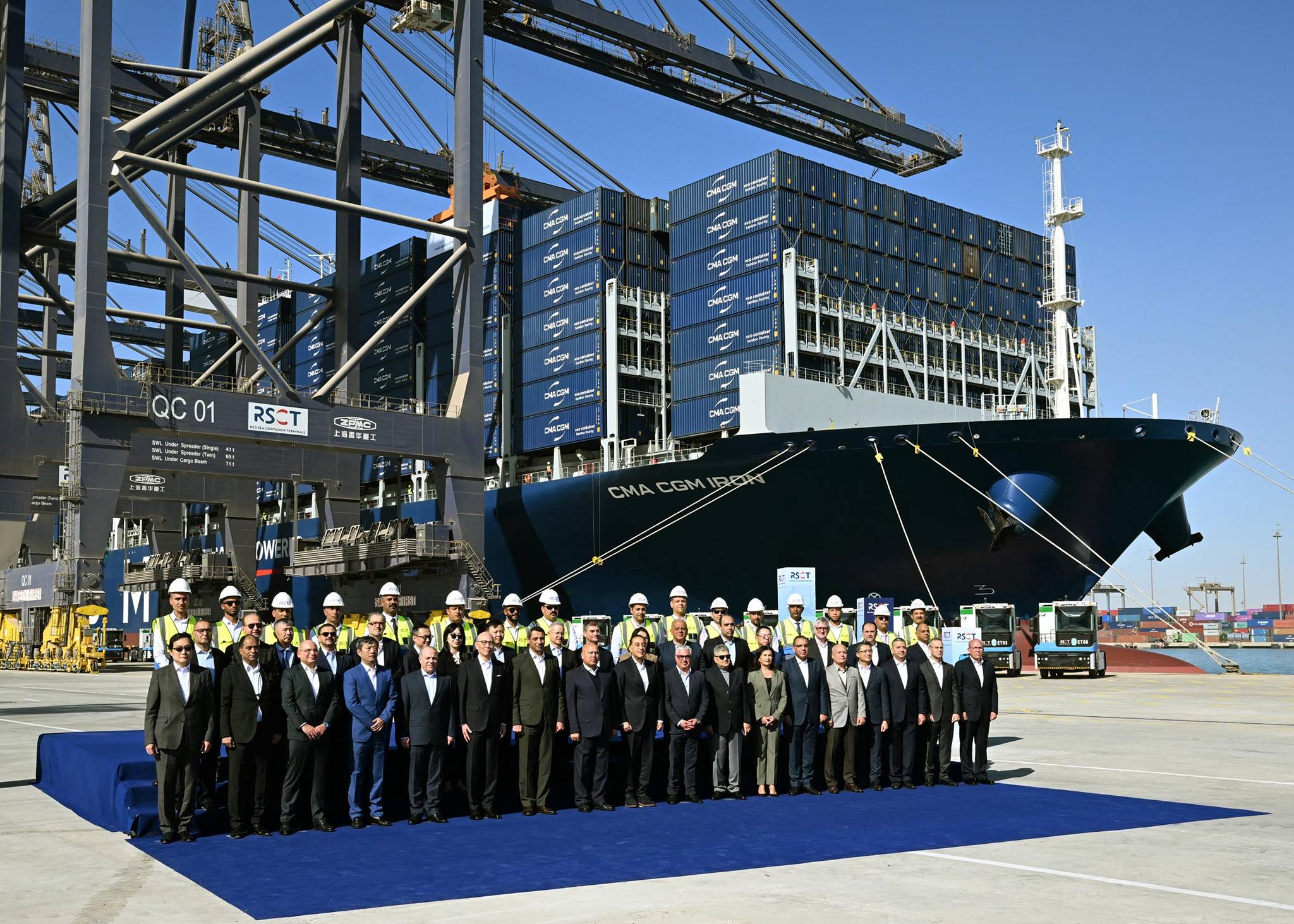 رئيس الوزراء يتفقد محطة البحر الأحمر لتداول الحاويات