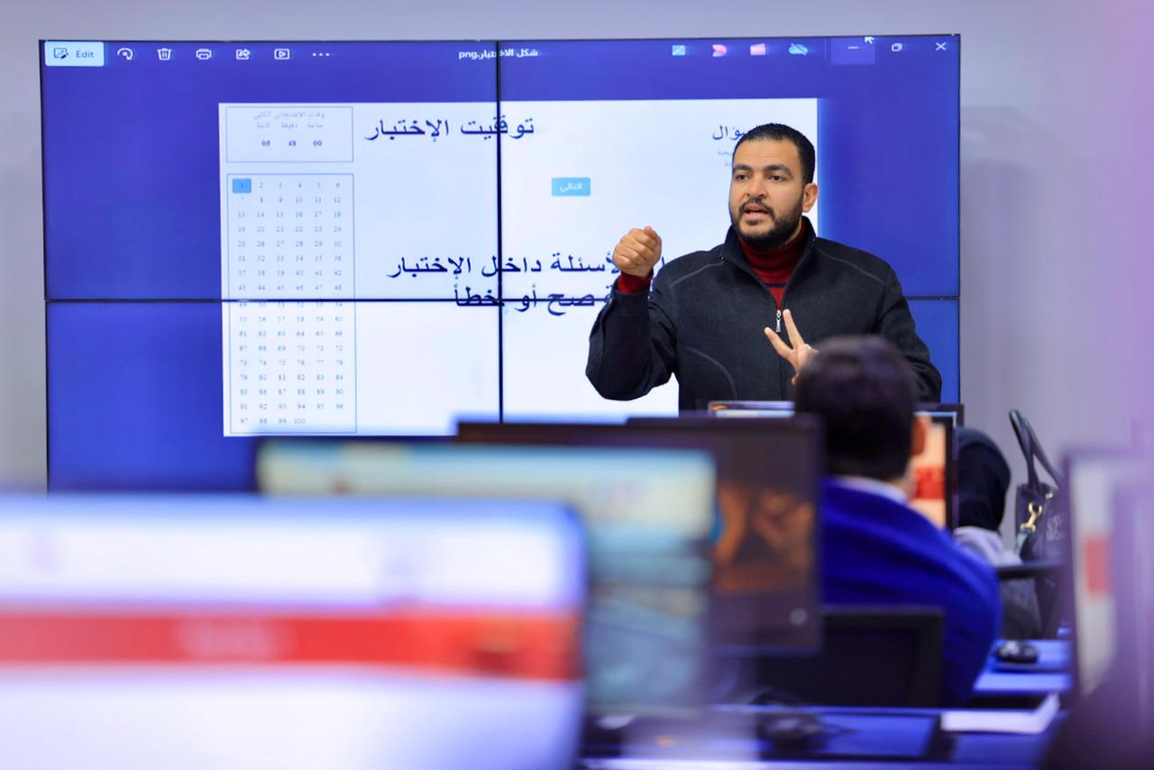 وزيرة التضامن تتابع إجراء الاختبارات التحريرية الإلكترونية لاختيار مشرفي حج الجمعيات الأهلية