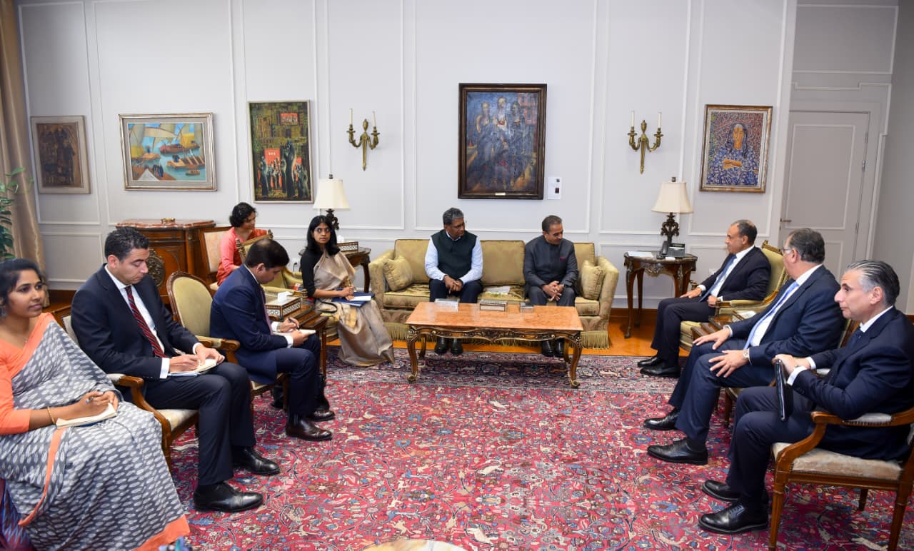 وزير الخارجية يستقبل وزير الدولة للشئون الخارجية الهندي