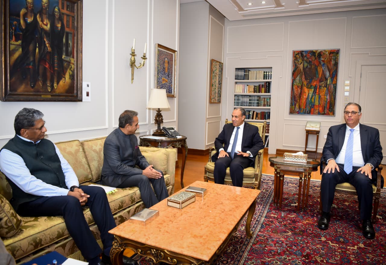 وزير الخارجية يستقبل وزير الدولة للشئون الخارجية الهندي