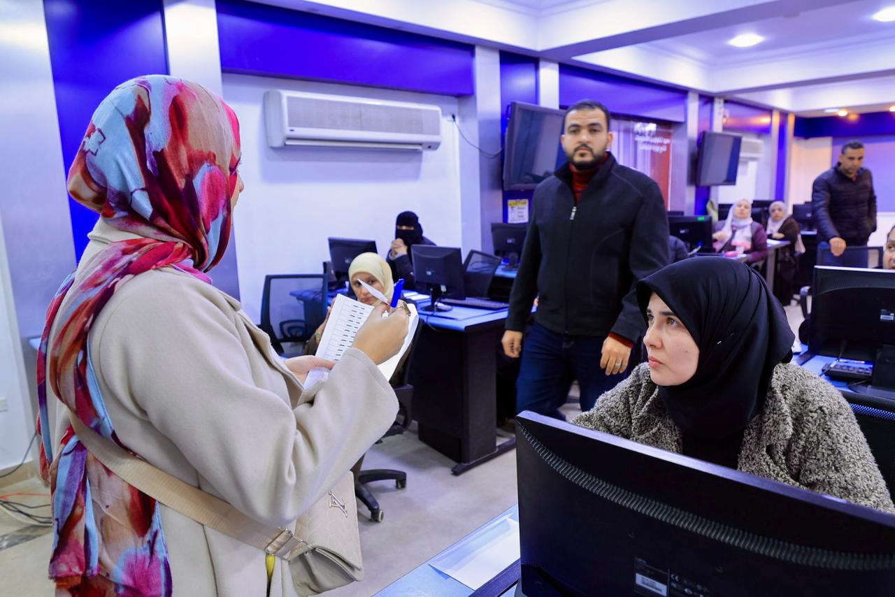 وزيرة التضامن تتابع إجراء الاختبارات التحريرية الإلكترونية لاختيار مشرفي حج الجمعيات الأهلية