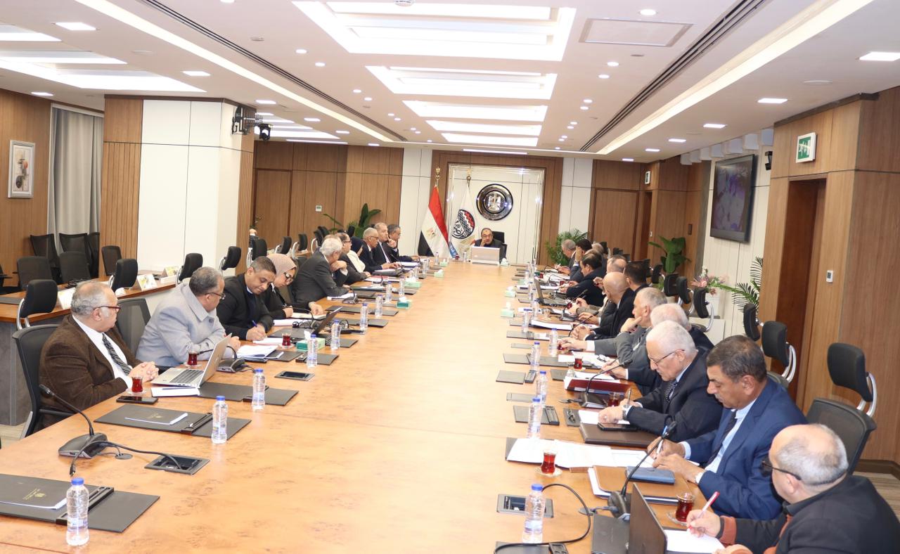 وزير قطاع الأعمال يتابع مشروعات قطاع الصناعات المعدنية