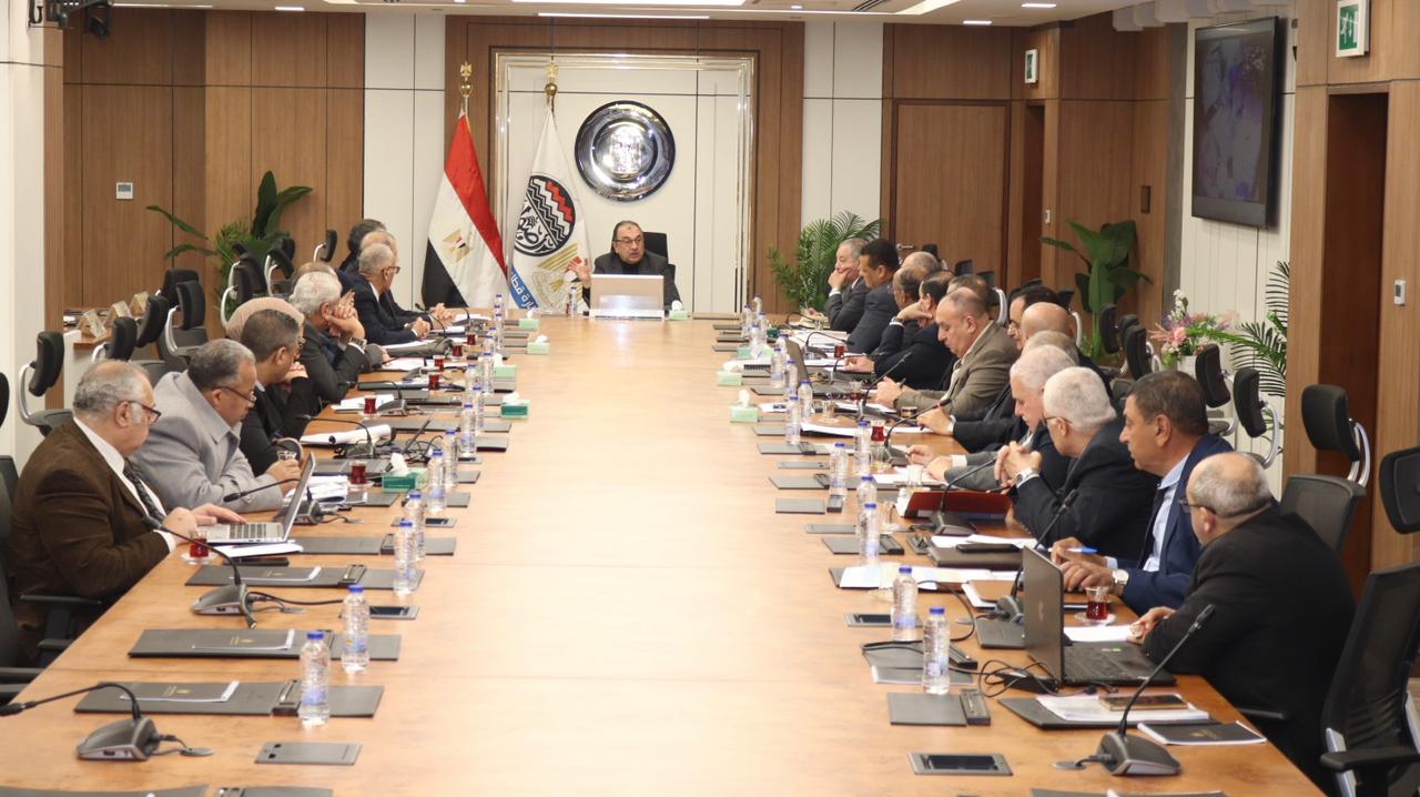 وزير قطاع الأعمال يتابع مشروعات قطاع الصناعات المعدنية