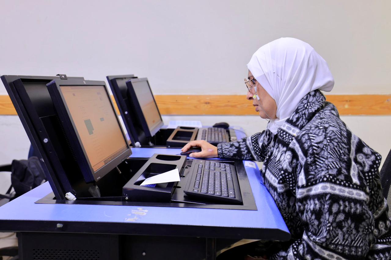 وزيرة التضامن تتابع إجراء الاختبارات التحريرية الإلكترونية لاختيار مشرفي حج الجمعيات الأهلية