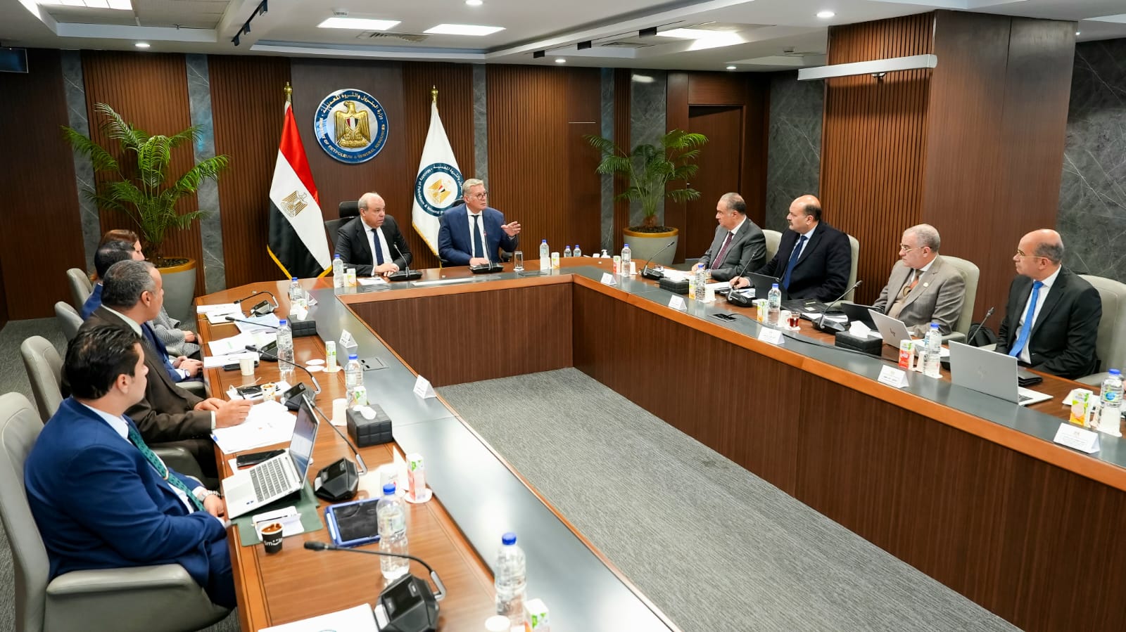 اجتماع وزيرا البترول والطيران