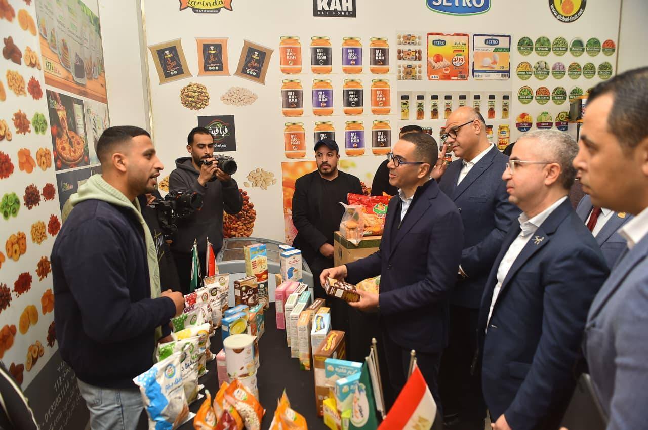 وزير الاستثمار يلتقي مستثمري المنطقة الاستثمارية ببنها 