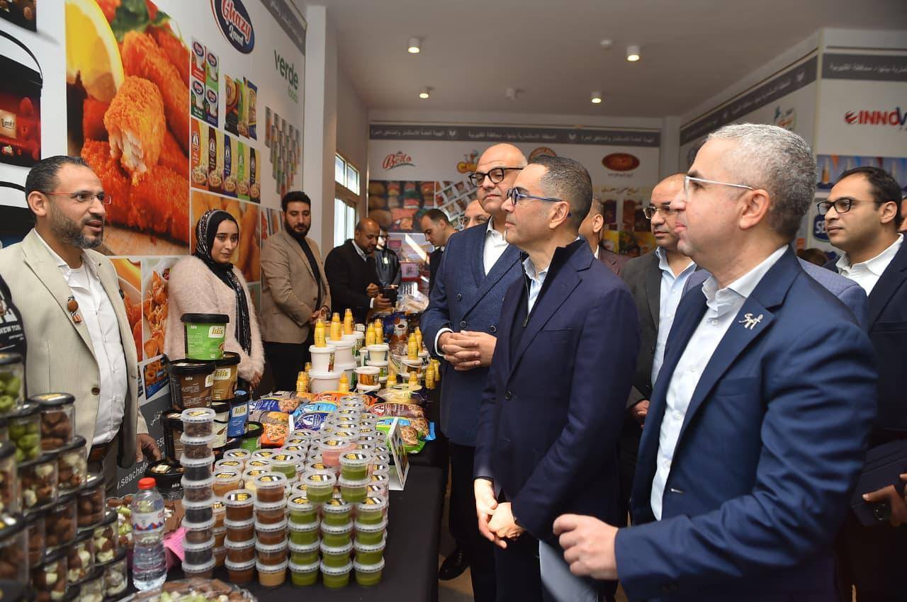 وزير الاستثمار يلتقي مستثمري المنطقة الاستثمارية ببنها 