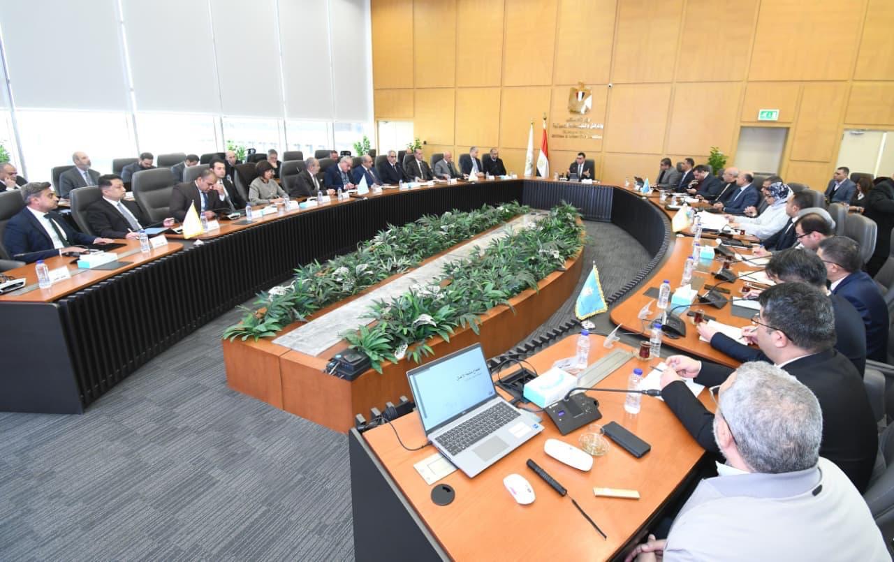 وزير الإسكان يتابع مستجدات منطقة الأعمال المركزية