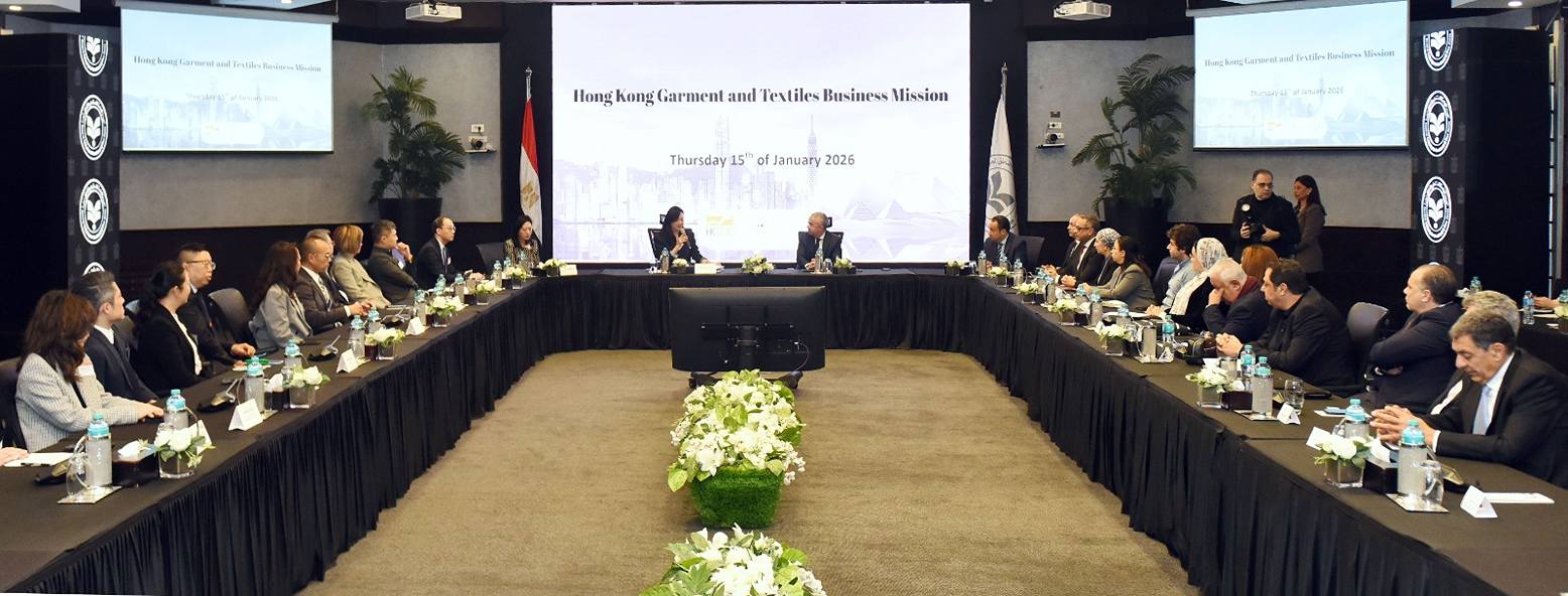 اجتماع مع وفد من الشركات العاملة في مجال الملابس الجاهزة