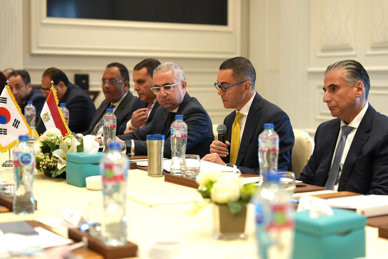 توقيع اتفاقية شراكة بين وزير الاستثمار ووزير التجارة والصناعة والموارد الكوري