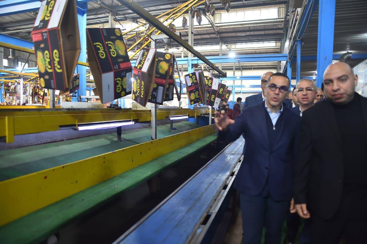 الخطيب يتفقد عدد من المصانع بالمنطقة الاستثمارية ببنها