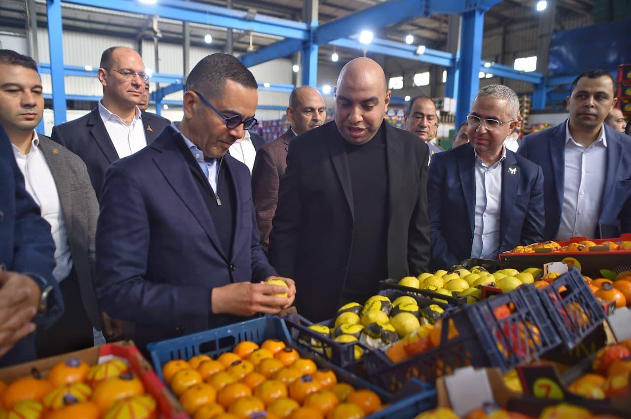 الخطيب يتفقد عدد من المصانع بالمنطقة الاستثمارية ببنها