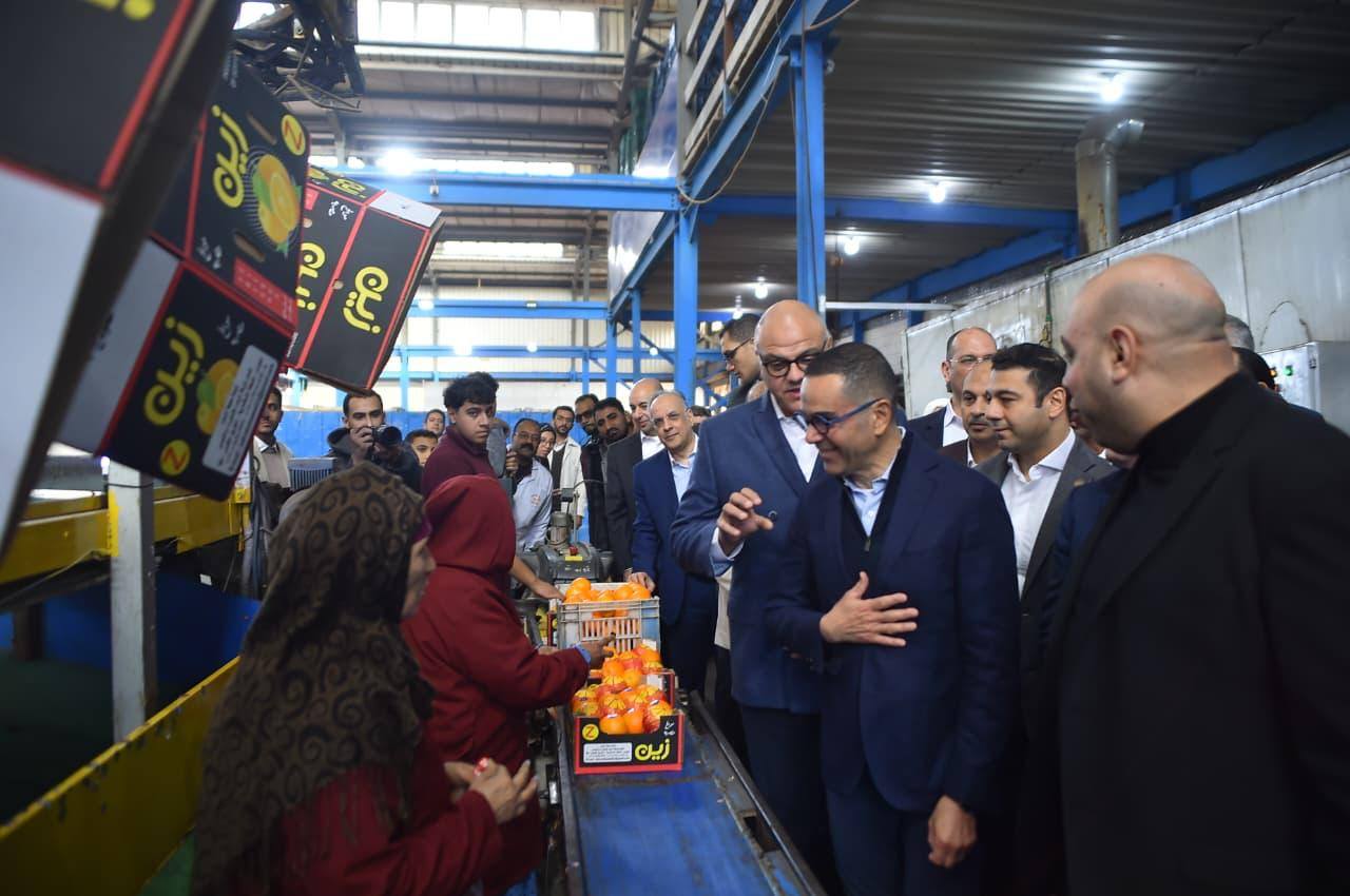 الخطيب يتفقد عدد من المصانع بالمنطقة الاستثمارية ببنها