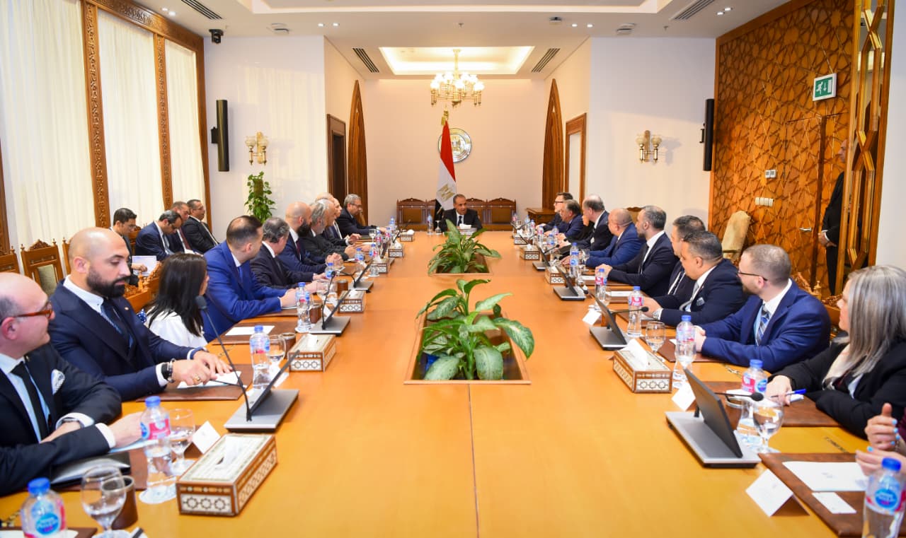 وزير الخارجية يستقبل وفد من رجال الأعمال الكنديين