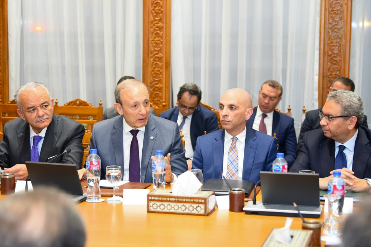 وزير الخارجية يستقبل وفد من رجال الأعمال الكنديين