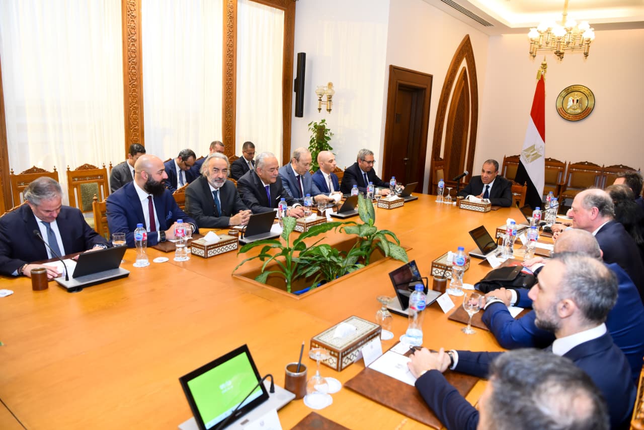 وزير الخارجية يستقبل وفد من رجال الأعمال الكنديين