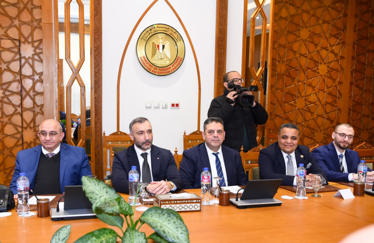 وزير الخارجية يستقبل وفد من رجال الأعمال الكنديين