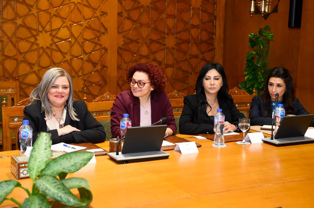 وزير الخارجية يستقبل وفد من رجال الأعمال الكنديين